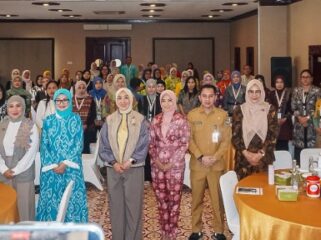 Foto bersama dalam kegiatan pelatihan Meronce Selendang. (Dok. Bina Bangda)
