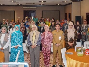 Foto bersama dalam kegiatan pelatihan Meronce Selendang. (Dok. Bina Bangda)