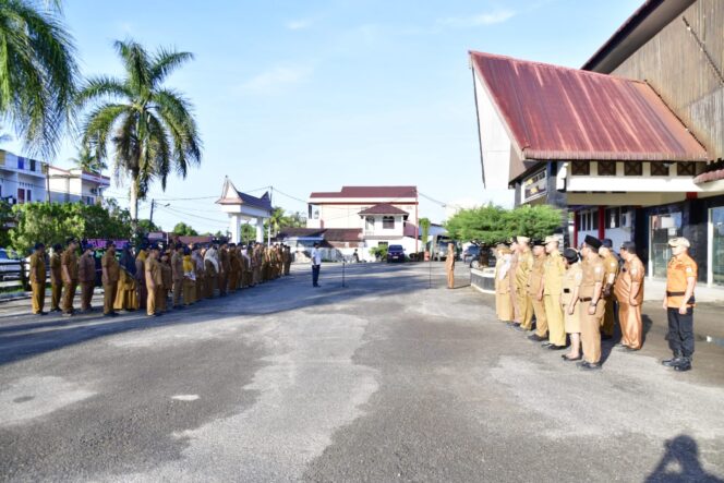 
					Apel Gabungan Eselon II & III Pemkab Tapteng, Tegakkan Disiplin Lewat Razia Kehadiran