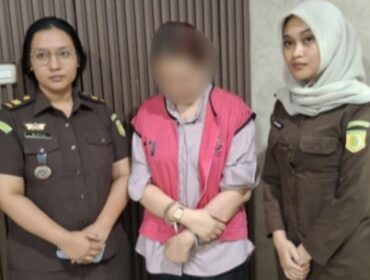 Tersangka maek uo pengadaan mesin jahit. (Dok. Kejari Jaktim)