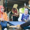 Pelatihan Pembuatan dan Pemanfaatan Pewarna Alami. (Dok. Bina Bangda)