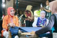 Pelatihan Pembuatan dan Pemanfaatan Pewarna Alami. (Dok. Bina Bangda)