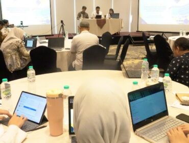 Rapat harmonisasi membahas penajaman substansi Rancangan Peraturan Menteri Dalam Negeri. (Dok. Bina Bangda)