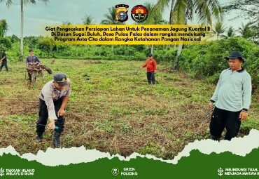 Polsek Tembilahan Hulu ketika melakukan peninjauan dan terjun langsung mengecek kesiapan ketahanan pangan. (Dok. Istimewa)