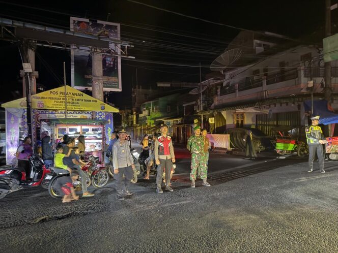 
					Polres Sibolga dan Kodim 0211/TT Tingkatkan Patroli Kamtibmas Saat Blackout di Wilayah Sumatera Utara