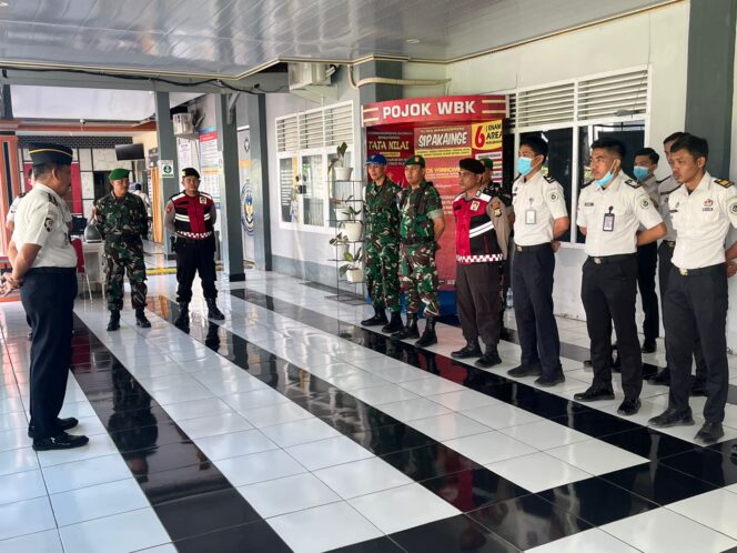 
					Perkuat Keamanan Rutan, Polres Soppeng Terjunkan Personel dalam Razia Gabungan