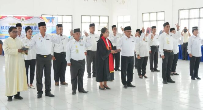 
					Ini Daftar Nama-nama Enam Belas Orang Kepala Sekolah Yang Dilantik Di Wilayah kabupaten Nias Utara