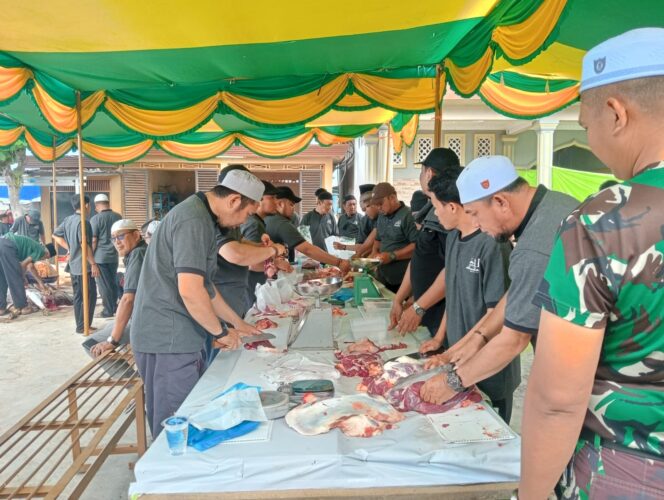 
					Idul Adha 1447 H: Masjid Agung Al-Huda Tembilahan Sembelih 14 Sapi, Bagikan 1.000 Paket Daging Qurban