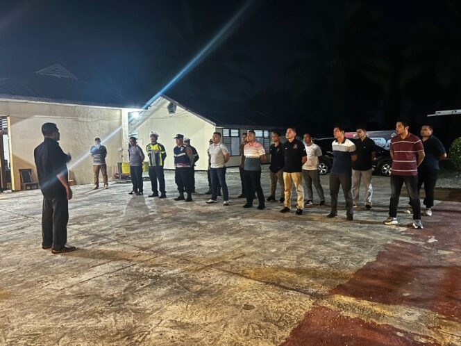 
					Kapolsek Sungai Rumbai Pimpin KRYD Malam Hari, Tujuh Sepeda Motor Tanpa Plat Nomor Diamankan