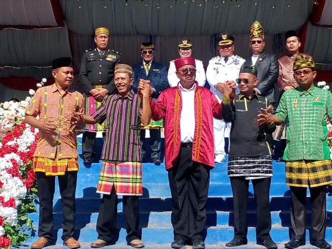 
					Upacara Hari Pendidikan Nasional (Hardiknas) 2026 Dikbud Pulau Taliabu Di Seragamkan Degan Pakaian Adat Pulau Taliabu Serta Pakaian Adat Buton