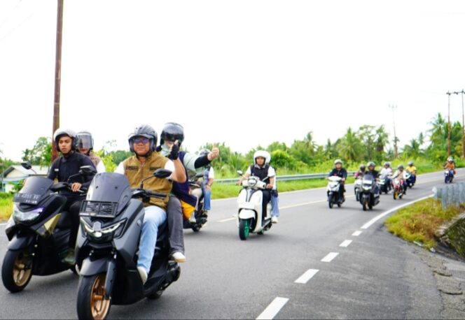 
					Bupati JKA Jemput Aspirasi Tembus Nagari Terluar Tanpa Sekat dengan Menaiki Sepeda Motor,(Foto;Dok Istimewa)