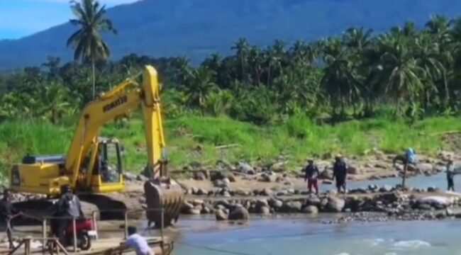 Alat Berat di Jembatan Anduriang (Foto Dok istimewa)