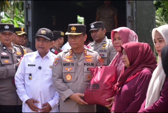 
					‎Kapolda Sumbar Tinjau Huntara Batang Anai, Pemkab Padang Pariaman Tegaskan Komitmen Perjuangkan Huntap.(Foto,Dok istimewa) ‎