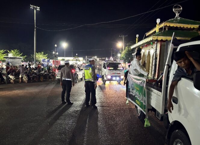 
					Berjalan Kondusif, 80 Personel Polres Tapteng Amankan Pawai Takbiran Idul Adha 1447 H