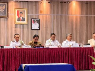 Dirjen Bina Bangda Kemendagri Restuardy Daud ketika menghadiri FGD penyusunan rencana induk pembangunan daerah Tapanuli Utara. (Dok. Bina Bangda)