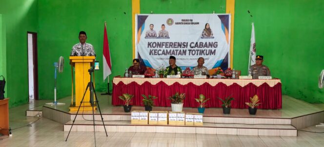 
					Kapolsek Totikum Hadiri Kegiatan PGRI Ciptakan Situasi Wilayah Hukum Aman Terkendali