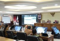 Kegiatan RKPD Provinsi Jawa Timur Tahun 2027 secara hybrid, di Ruang Praja Bhakti Utama Lantai 2 Ditjen Bina Bangda Kemendagri. (Dok. Bina Bangda)
