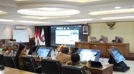 Kegiatan RKPD Provinsi Jawa Timur Tahun 2027 secara hybrid, di Ruang Praja Bhakti Utama Lantai 2 Ditjen Bina Bangda Kemendagri. (Dok. Bina Bangda)