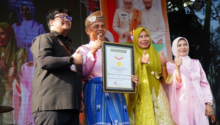 Pecahkan Rekor MURI, 6.100 Penari Joget Mande Banjiri Jalan Swarnabumi Tembilahan