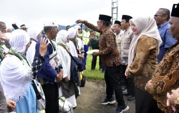 Sambut Kepulangan Jamaah Haji Tapteng, Bupati Masinton Pasaribu Mengajak Para Jamaah Untuk Menjadi Penggerak Kegiatan Keagamaan