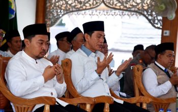 Ketua Dewan Rahmad Hasrofi Menyambut Kedatangan Para Jama’ah Haji Batang Hari