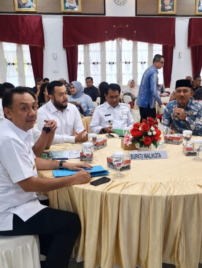 
					Bupati JKA Siap Tindaklanjuti Instruksi Gubernur Sumbar, Perkuat Pengawasan Distribusi BBM Bersubsidi di Padang Pariaman