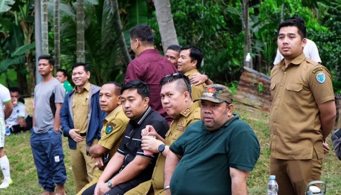Ketua DPRD Batang Hari Menghadiri Pertandingan Persahabatan Persibri Old Star VS Garuda Mas FC