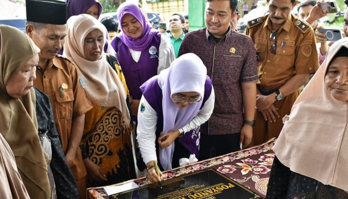 Ketua Dewan Menghadiri Peresmian Posyandu Kasih Ibu Desa Bungku