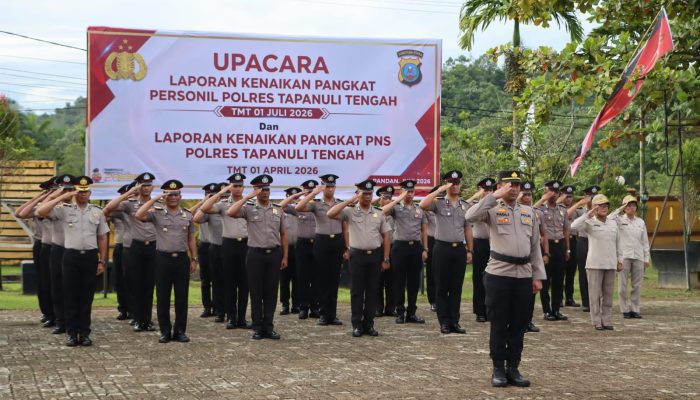 32 Personel Polri dan ASN Polres Tapanuli Tengah Terima Kenaikan Pangkat