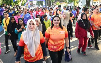 Semarakkan HUT APKASI ke-20 dan HUT Deli Serdang ke-80, Ketua TP PKK Tapteng Ikuti Funwalk Di Alun-Alun Pemda Deli Serdang