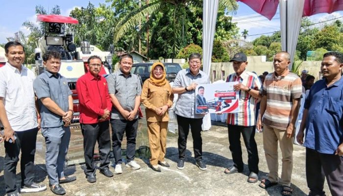 Alek Indra Lukman Gelontorkan Bantuan Alsintan Rp23,13 Miliar untuk Petani Dharmasraya, Dorong Modernisasi Pertanian