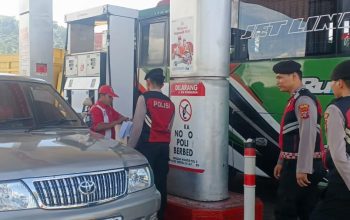 Antisipasi Kemacetan, Polres Tapteng Perketat Pengamanan dan Pengaturan Antrean di SPBU