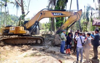 BNPB Bersama Pemkab Tapanuli Tengah Bergerak Cepat : Kerahkan 4 unit Alat Berat Normalisasi Sungai Silaga-laga