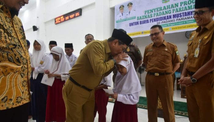 ‎Ratusan Siswa Tersenyum Bahagia, Pemkab dan BAZNAS Padang Pariaman Salurkan Bantuan Pendidikan untuk 3.574 Mustahik