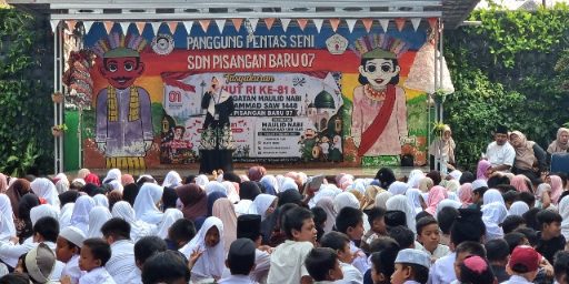 Peringatan Maulid Nabi Muhammad dan Tasyakuran HUT RI di SDN Pisangan Baru 07. (Dok. MEDIA INVESTIGASI/ Shendy Marwan)