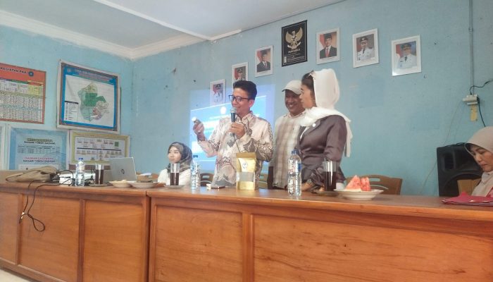 Profesor Emrizal, SE. MM. CRP Berikan Pelatihan Digital Marketing untuk Tingkatkan Daya Saing UMKM Nagari Toboh Gadang