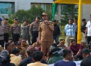 Ratusan Mahasiswa dan Petani Gelar Aksi di Kantor Bupati Inhil, Desak Kebijakan Harga Kelapa