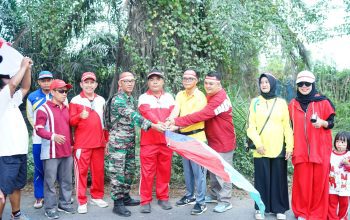 Semarakkan HUT RI ke-81, Warga Sungai Gantang Arak Bendera Merah Putih Sepanjang 1.081 Meter