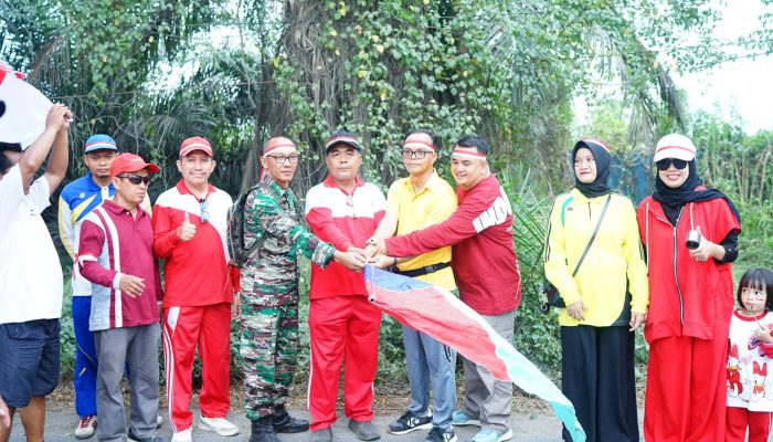 Semarakkan HUT RI ke-81, Warga Sungai Gantang Arak Bendera Merah Putih Sepanjang 1.081 Meter
