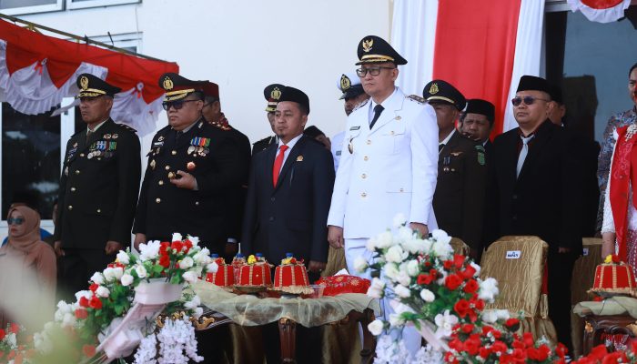 Wakil Bupati Serfi Kambey Bertindak Sebagai Inspektur Upacara Penurunan Bendera HUT RI Ke-81 Tahun 2026 Kabupaten Banggai Kepulauan Sukses Digelar
