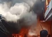Breaking news, Kebakaran Hebat Melalap Rumah dan Kios Warga di Pasar Pulau Burung, 20 KK Terdampak