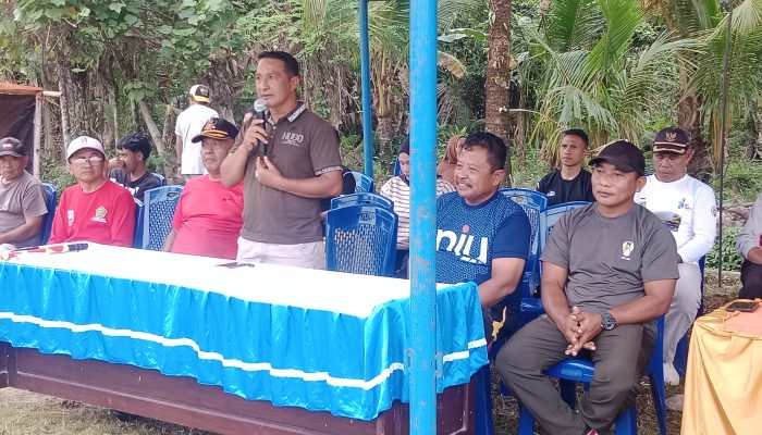 Plt. Camat Kecamatan Buko, Sahran Sandang Buka Laga Pertandingan Bola Kaki U-45 Dispondori NIU MAX Dalam Rangka Memeriahkan HUT RI Ke-81