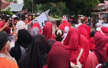Jalan Jantung Sehat Semarakkan HUT ke-81 RI, Ribuan Warga Padang Pariaman Padati Kampung Nelayan Merah Putih