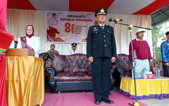 Kapolsek Buko Iptu Nandang Mohamad Sidik Jadi Inspektur  Upacara Penurunan Bendera Pusaka Merah Putih HUT Ke-81 Kemerdekaan RI Di Lapangan Tataba