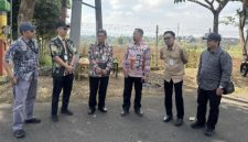 Direktorat Jenderal Bina Pembangunan Daerah Kemendagri ketika melakukan kunjungan lapangan LSDP di Kota Malang. (Dok. Bina Bangda/ Kemendagri)