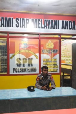 Personel Polsek Buko Ciptakan Situasi Kamtibmas Kondusif Laksanakan Siaga Penjagaan Dan Patroli Dialogis