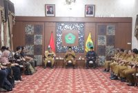 Kemendagri melalui Ditjen Bina Bangda ketika melakukan kunjungan dan verifikasi lapangan dalam rangka percepatan implementasi Program Local Service Delivery Improvement Project. (Dok. Bina Bangda/ Kemendagri)