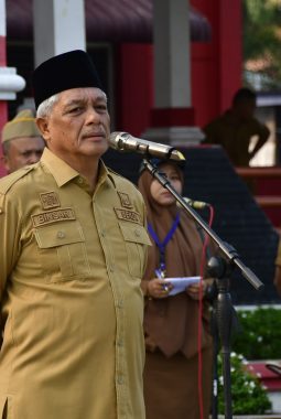 Sekdakab Tapteng Binsar TH Sitanggang Pimpin Apel Gabungan ASN : Tekankan Disiplin, Inovasi Digital, dan Integritas