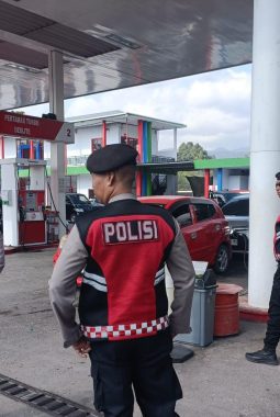 Antrean BBM Mengular di SPBU, Polres Soppeng Perkuat Patroli dan Pengamanan