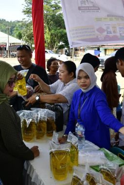 Pemkab Tapanuli Tengah Gelar Pasar Murah di Kecamatan Tukka : Antusiasme Tinggi Masyarkat Untuk Tekan Inflasi